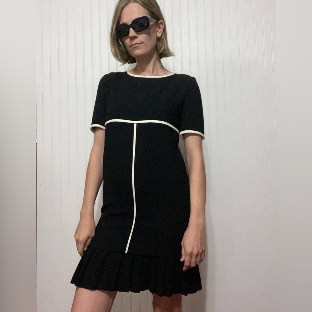 Vtg Liz Claiborne petite dresses black and white mini dress. Size 2
